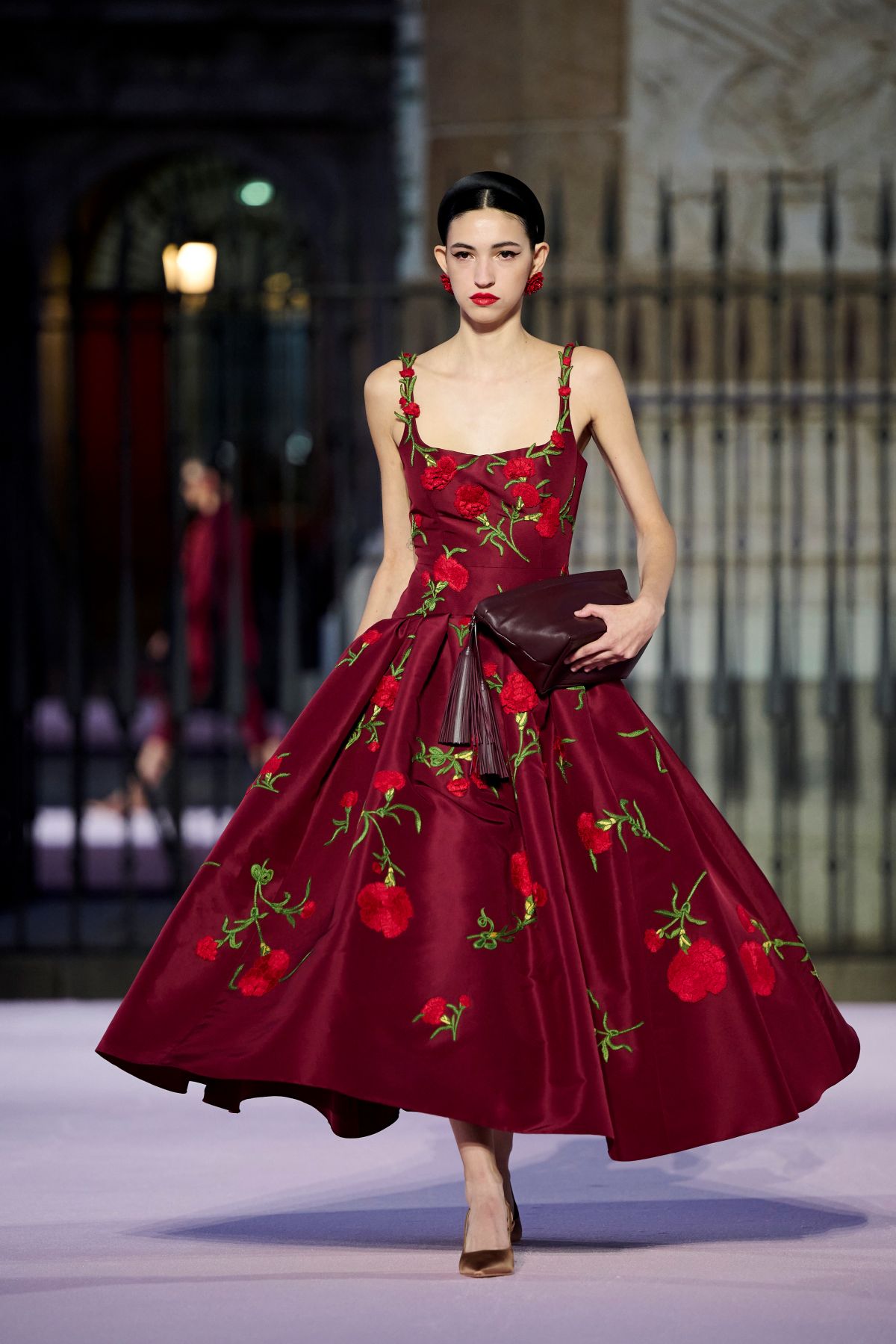 foto com cor. Carolina Herrera primavera/verão 2026 - metrópoles 