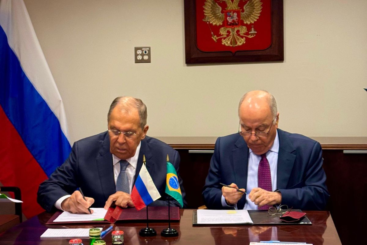 Integrantes do Brics, Brasil e Rússia assinam acordos bilaterais