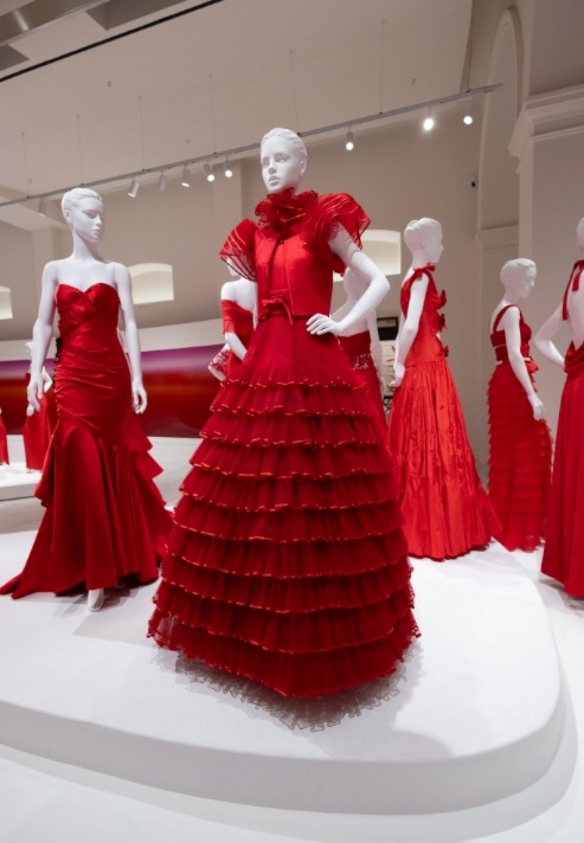 Exposição Orizzonti Rosso, da Fondazione Valentino - Metrópoles