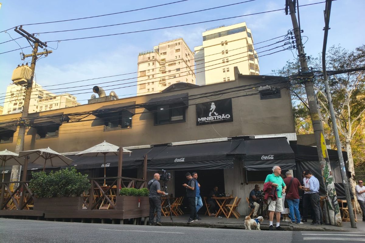 Comércios são fechados em ação contra intoxicação por metanol. Veja