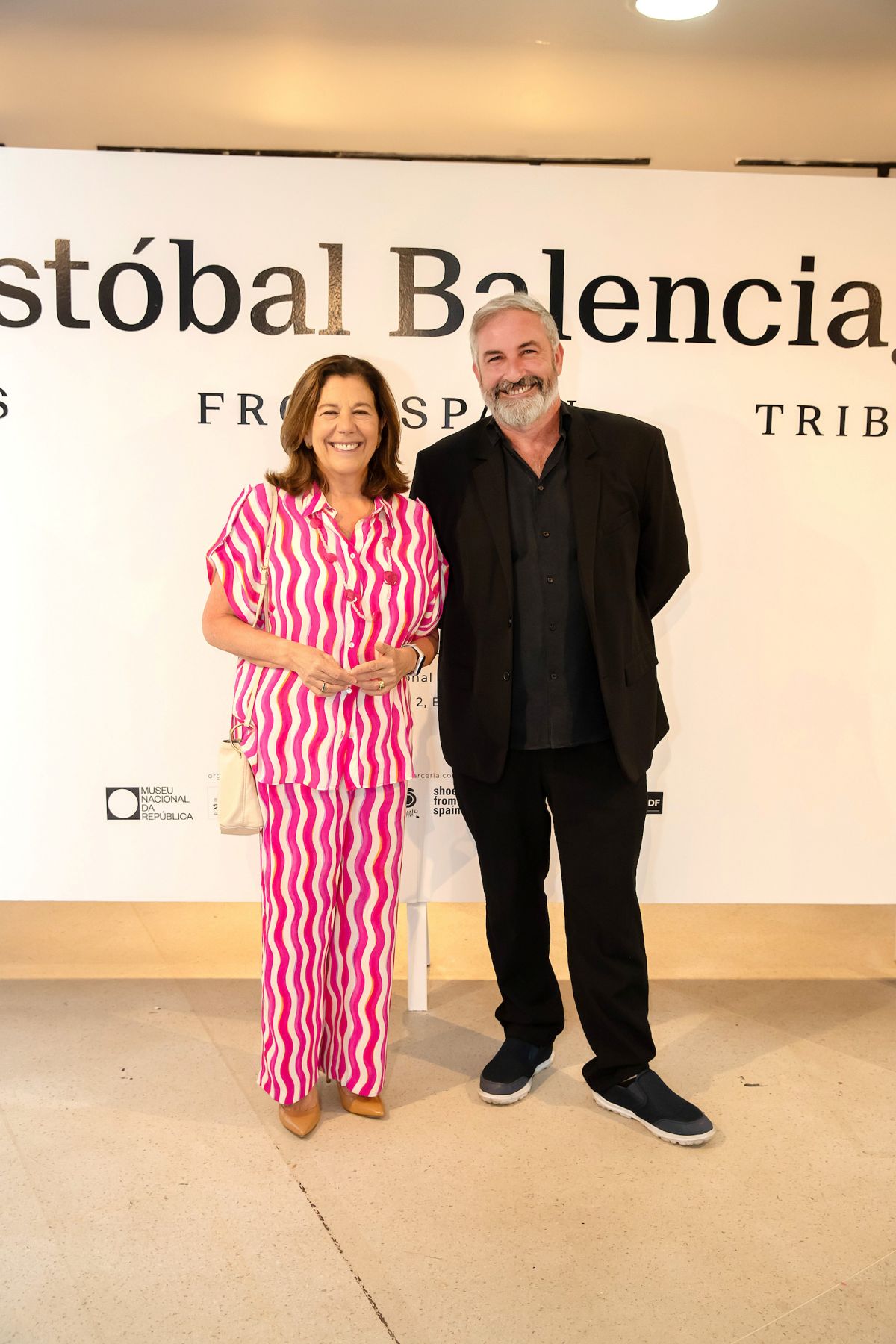 foto com cor. exposição cristóbal balenciaga - metrópoles