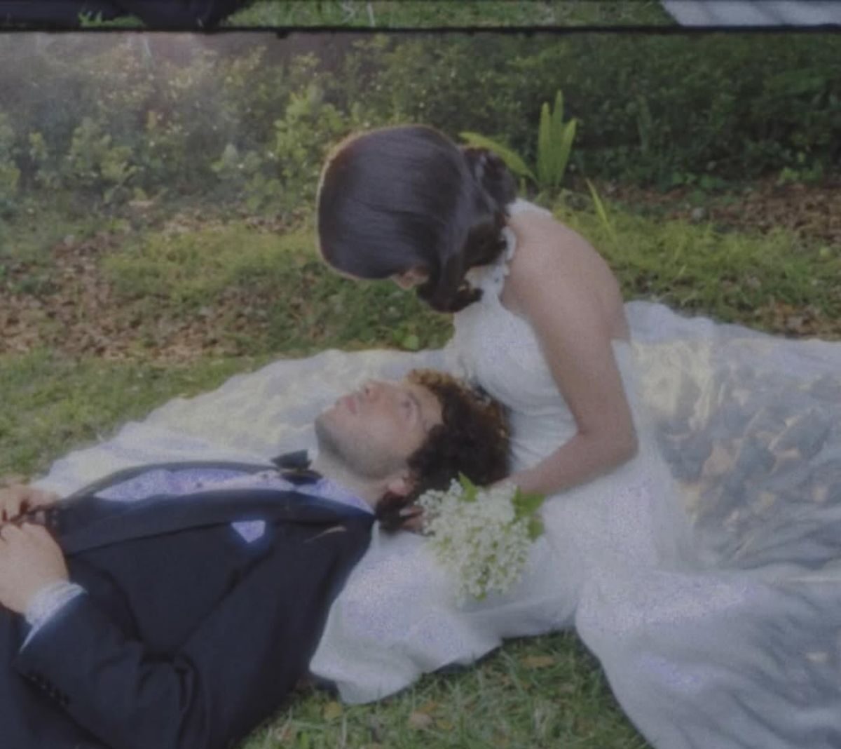 Selena Gomez e Benny Blanco em fotos do casamento - Metrópoles