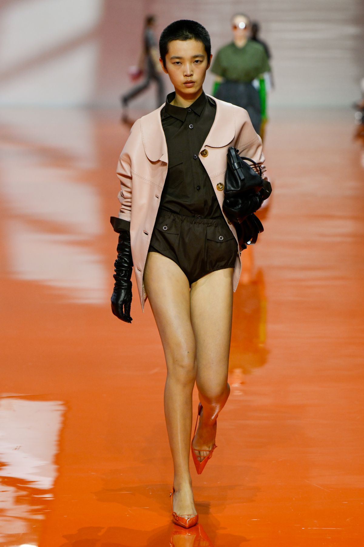 foto com cor. Prada primavera/verão 2026 - metrópoles