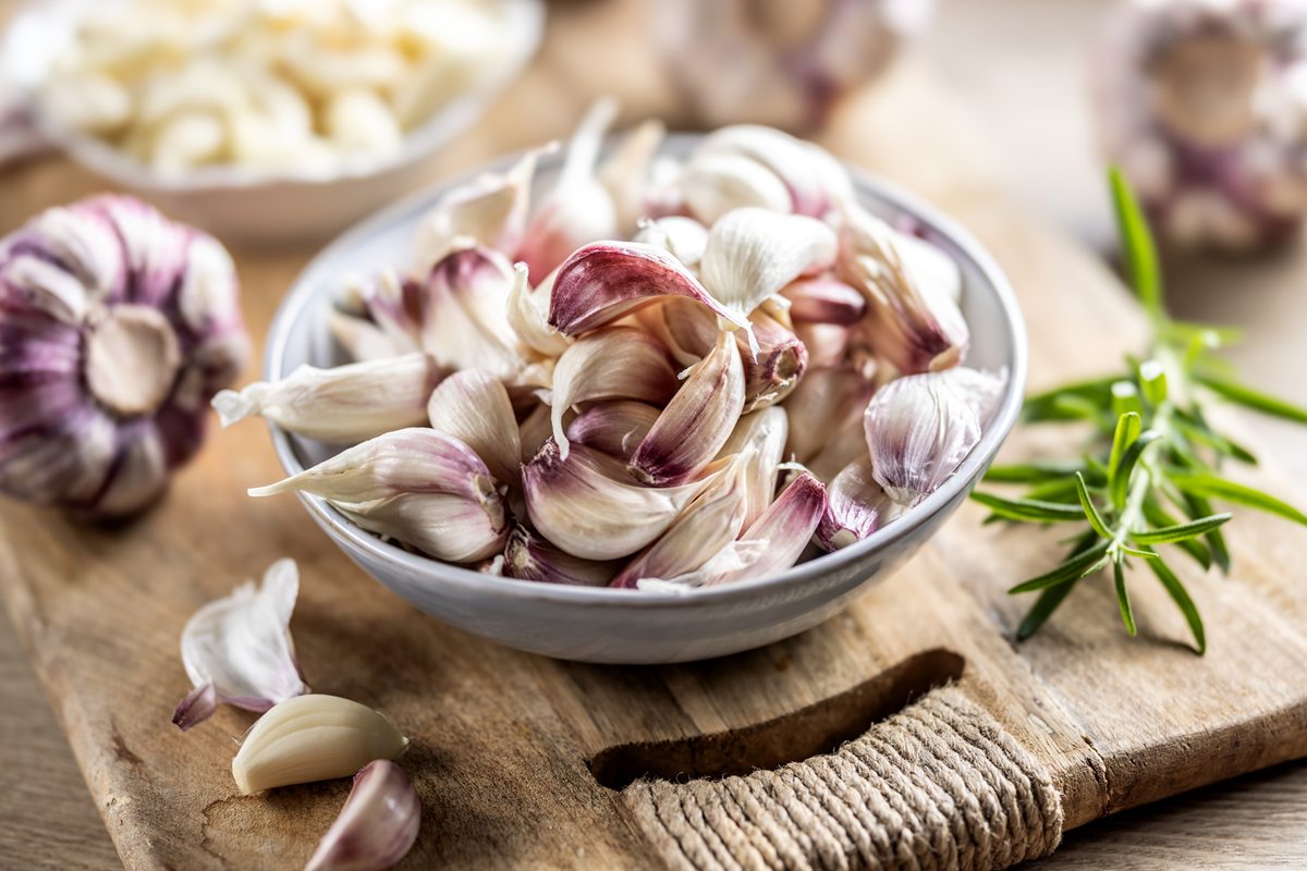 Nutri revela como o alho pode ajudar a desintoxicar o fígado