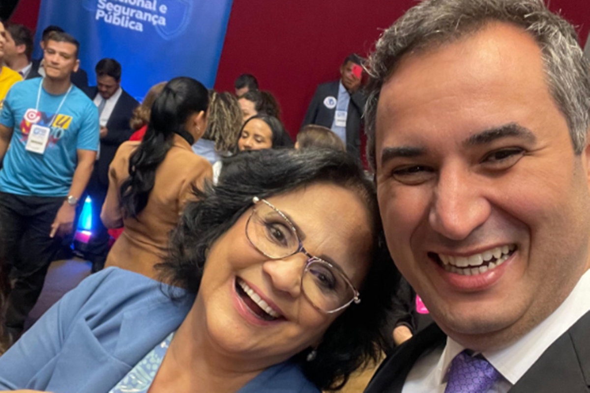 Advogado Manuel Arruda e a senadora Damares Alves