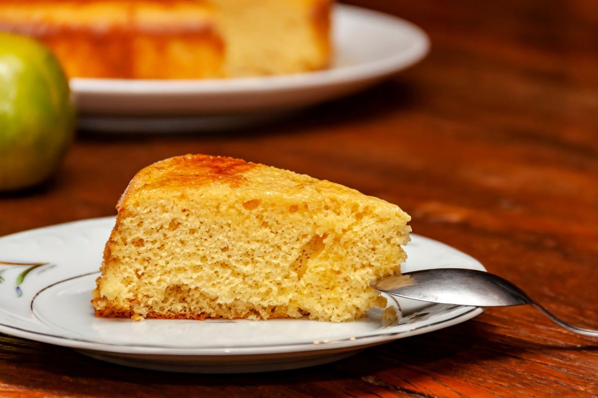 Aprenda a fazer um bolo fofinho de tapioca para acompanhar o café