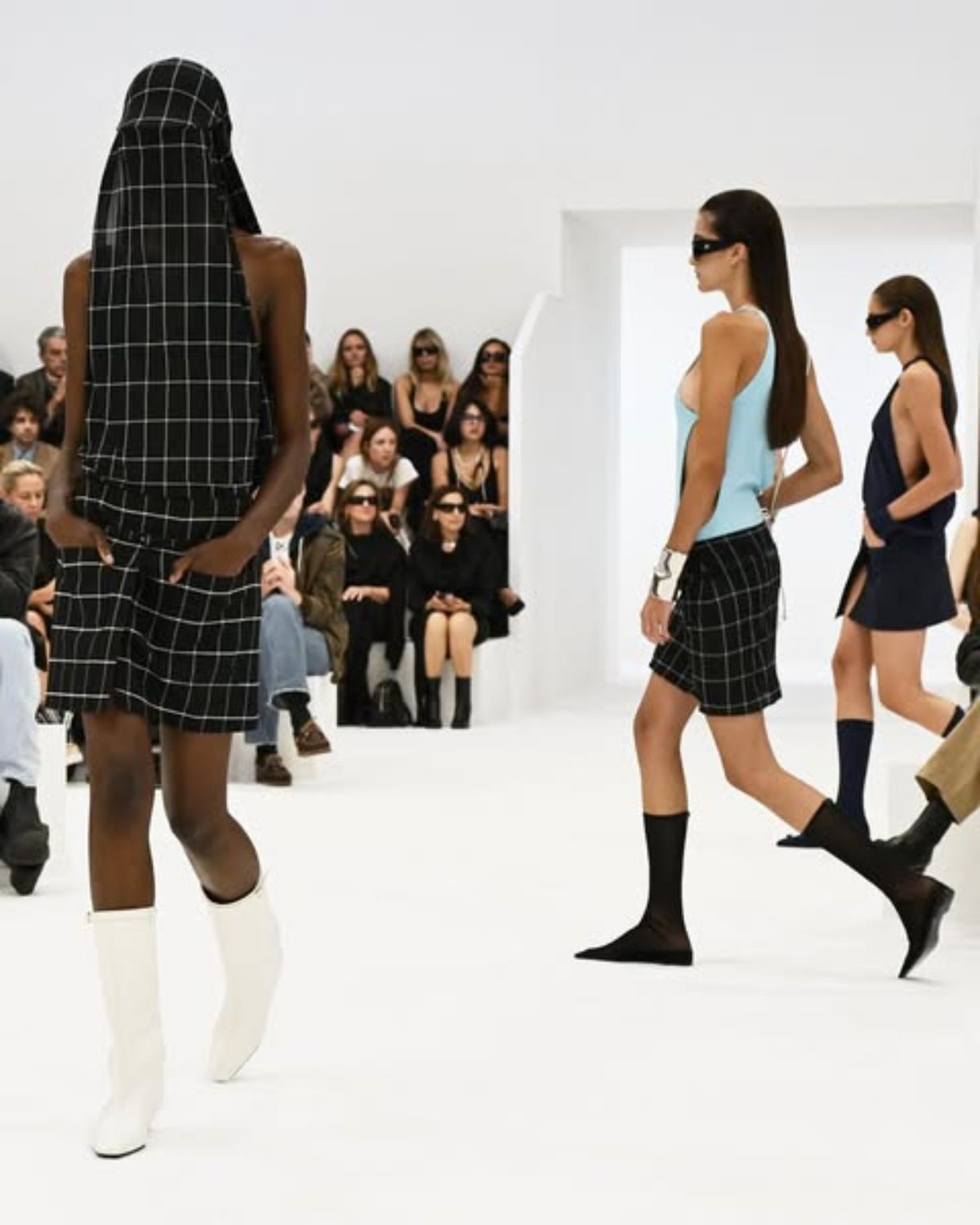 Desfile da coleção primavera/verão 2026 da Courrèges - Metrópoles