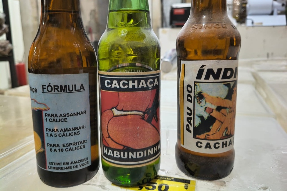 Sem origem, “pinga de piada” e cachaça com bicho têm venda livre em SP