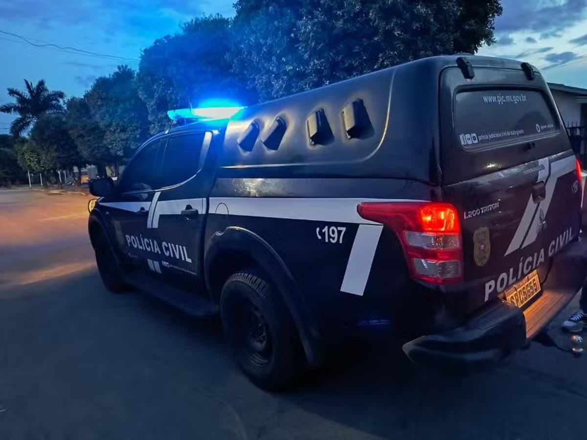 Filho persegue a mãe com pedaço de pau por não fazer almoço