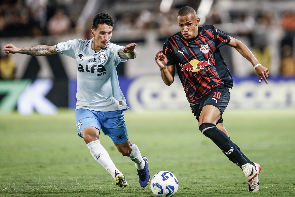 Bragantino marca de pênalti no último lance e vence o Grêmio
