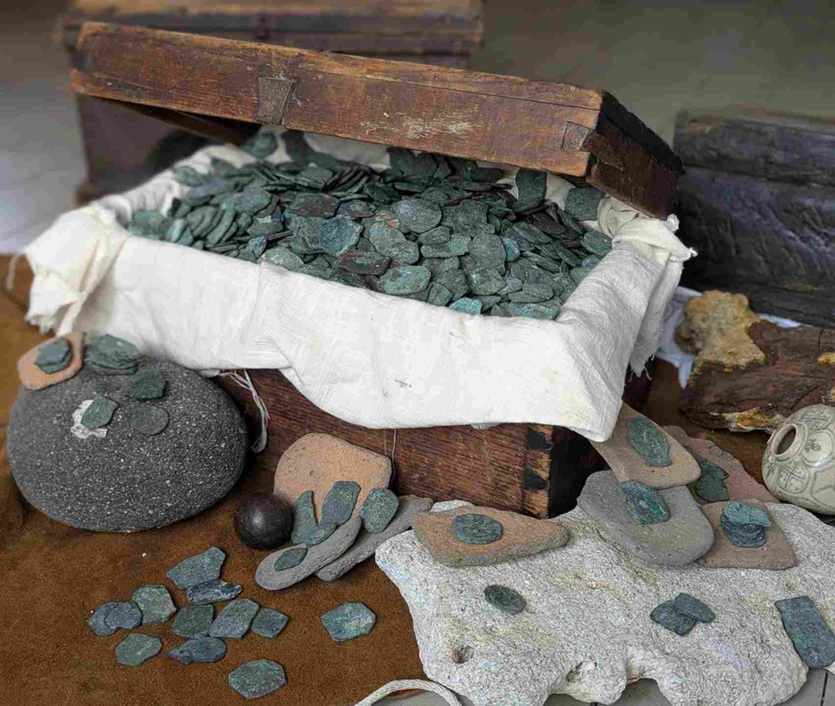 Mergulhadores encontram US$ 1 milhão em moedas do século 18