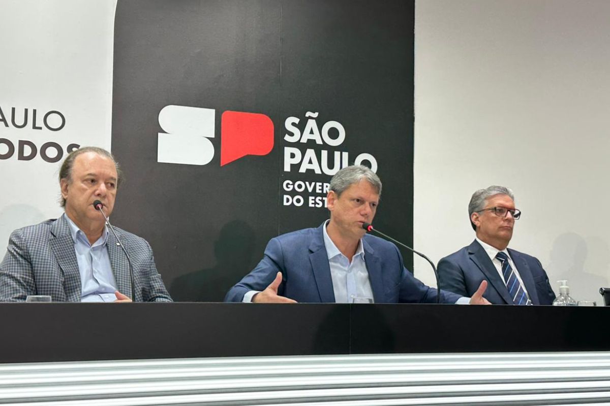 Tarcísio sobre metanol: “Quando falsificarem Coca-Cola, vou me preocupar”
