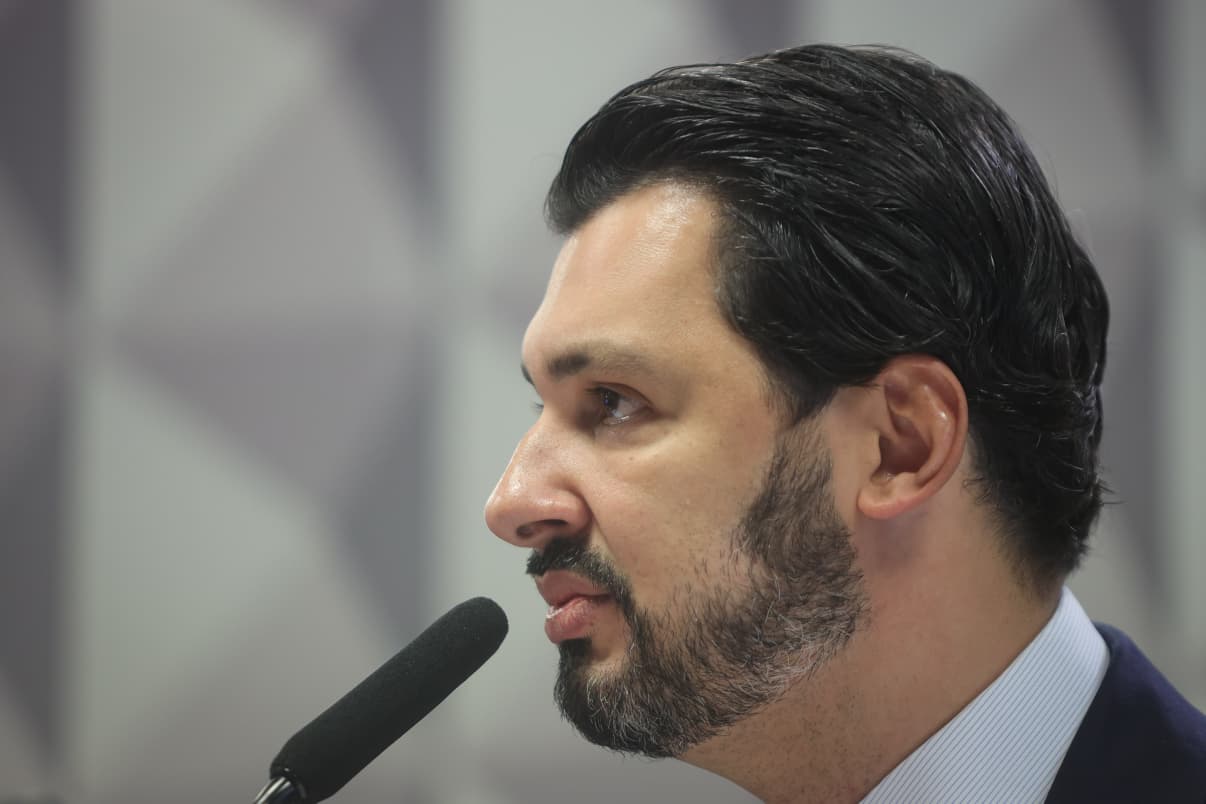 CPMI do INSS: empresário do DF diz que financiou Ferrari até 2027