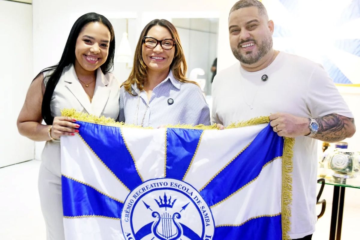 Janja visita escola de samba que homenageará Lula no carnaval de 2026
