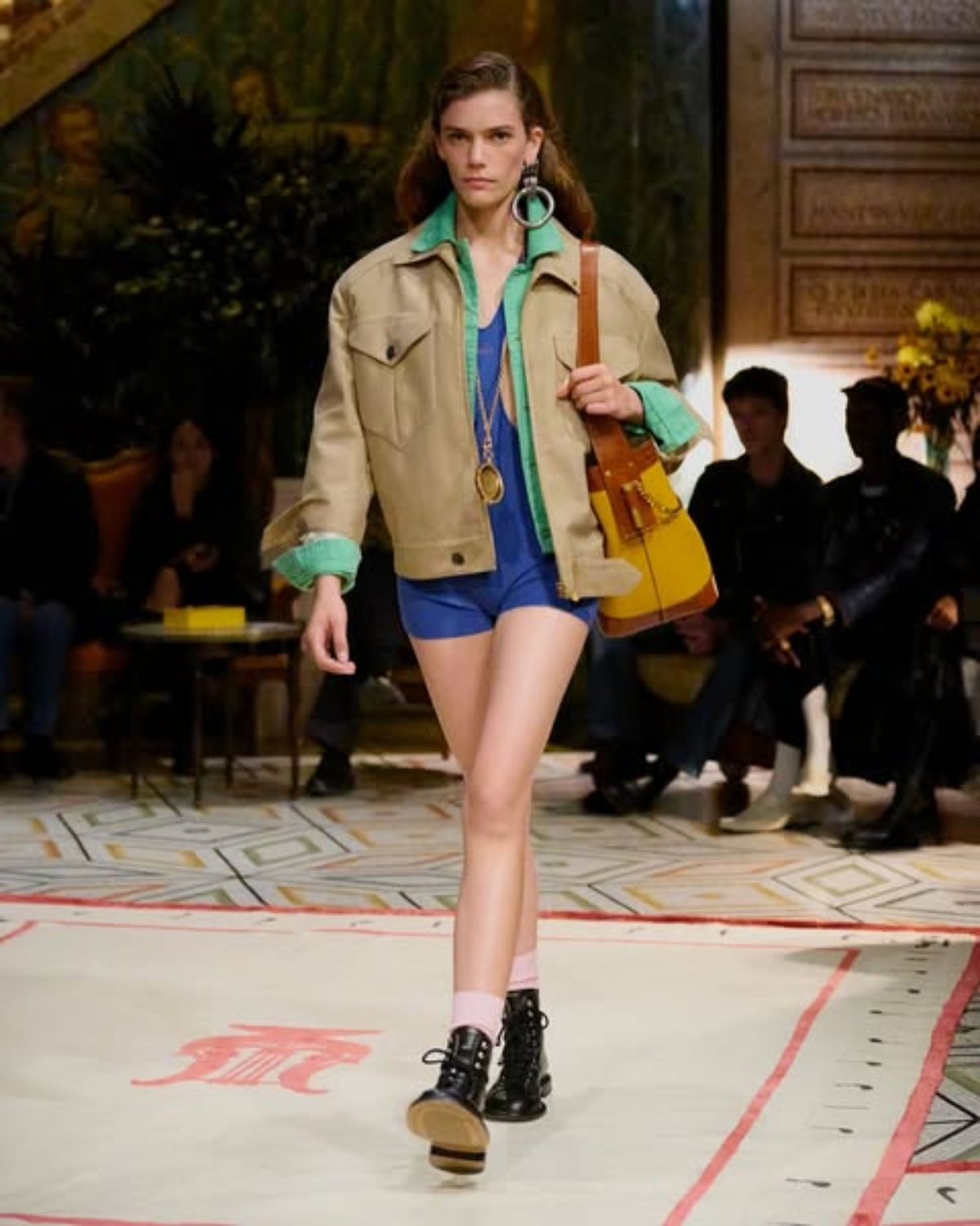 Desfile SS26 da Versace - Metrópoles