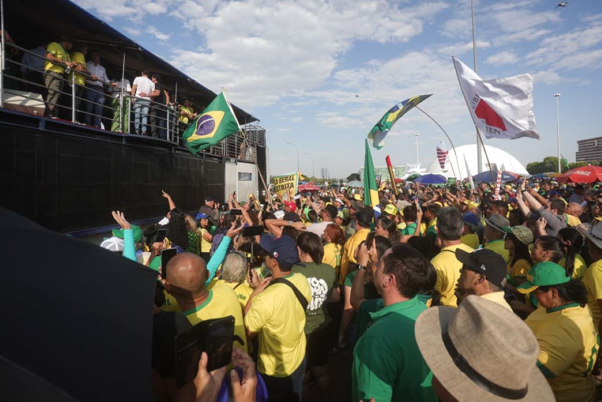 Direita faz ato em Brasília por anistia a envolvidos no 8/1