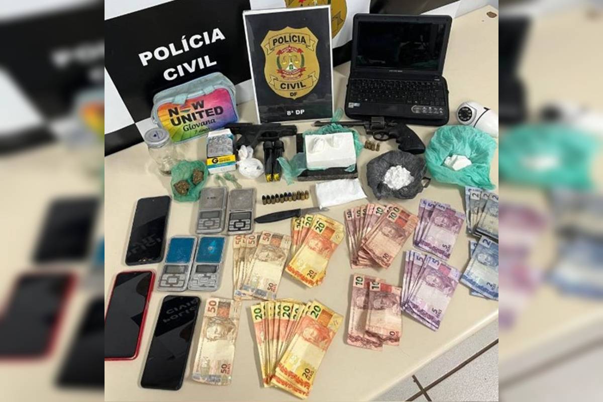Batida da PCDF estoura ponto de tráfico e apreende armas na Estrutural