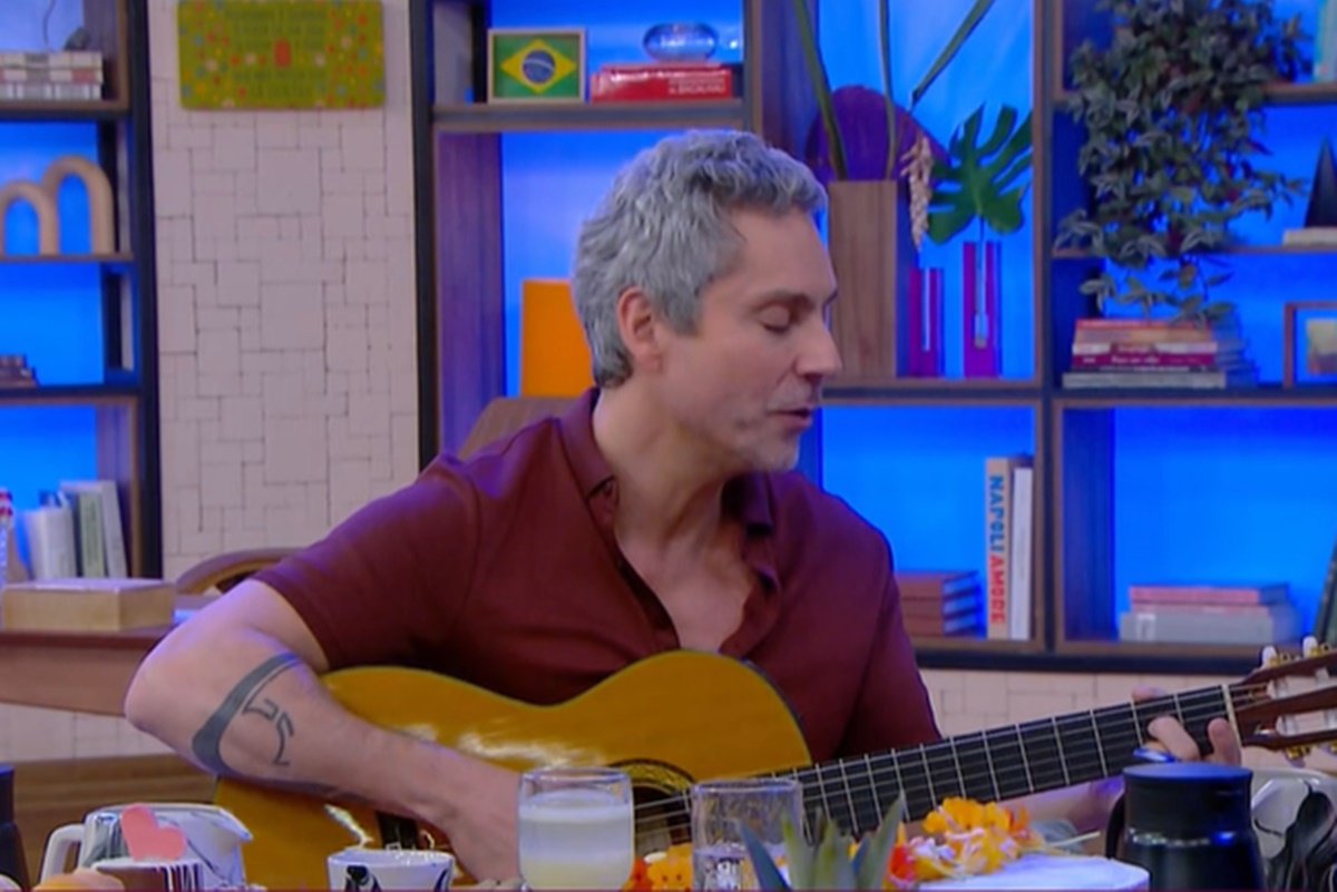 Ator de Vale Tudo surpreende ao soltar a voz no Mais Você: veja