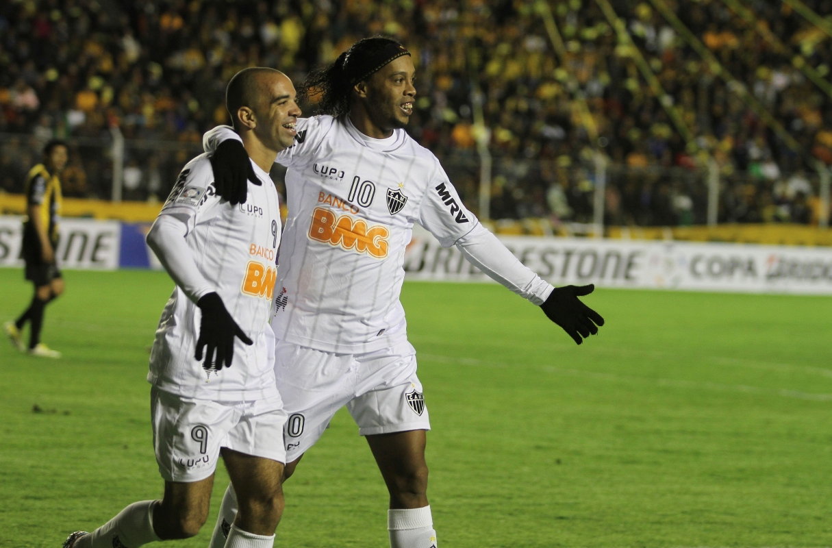 Tardelli revela concentração com Ronaldinho em 2013: “Cerveja e poker”
