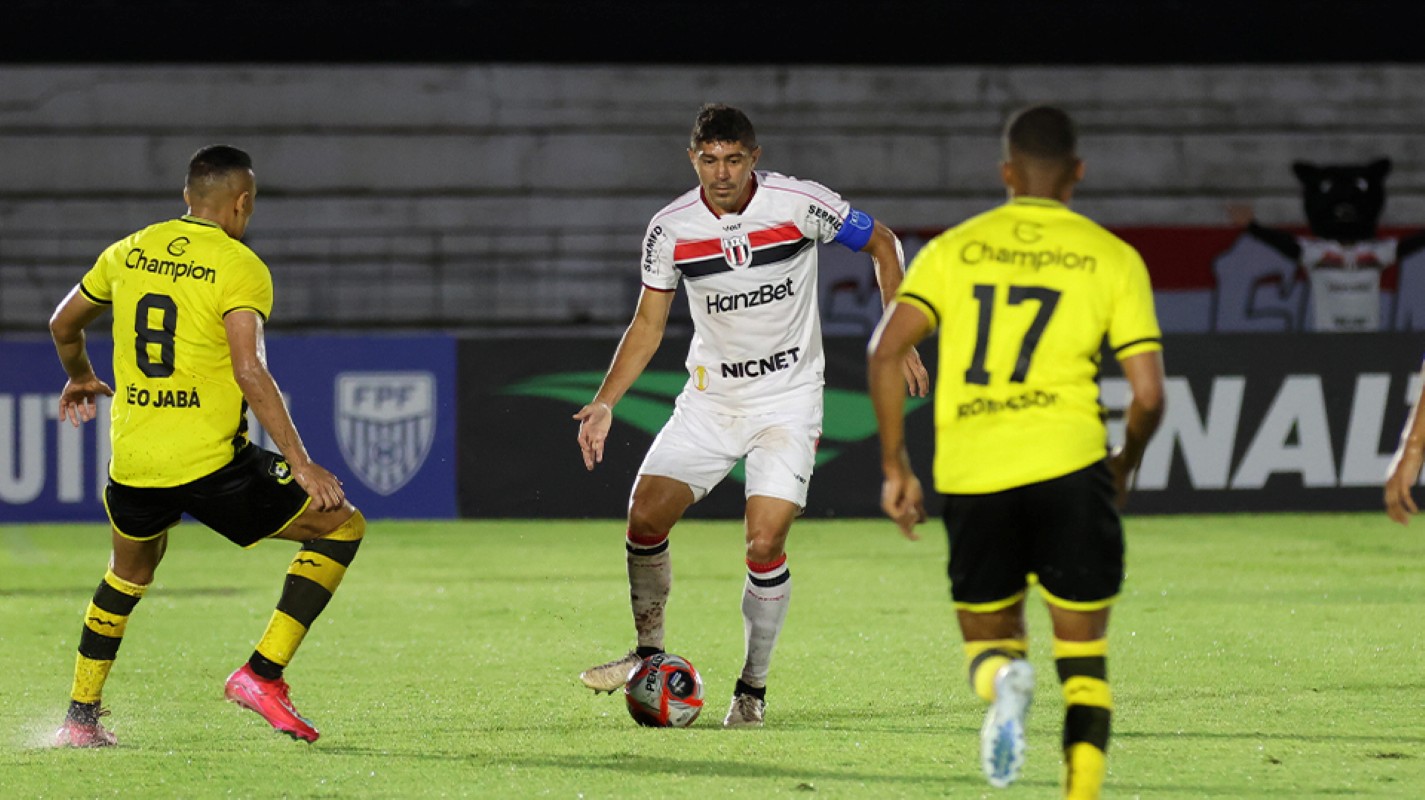 Vídeo: Botafogo-SP demite jogador que deu tapa em atleta do Coritiba