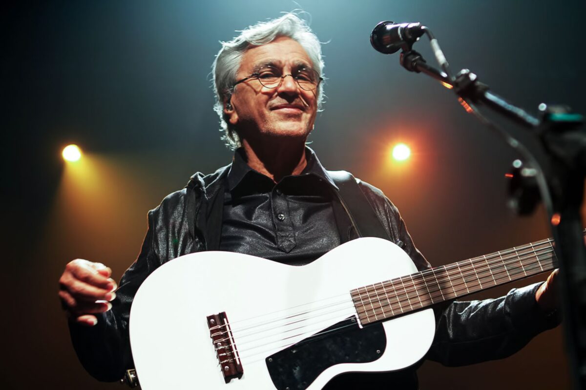 Caetano Veloso no Estilo Brasil: Ingressos Voando! Veja Como Garantir o Seu!