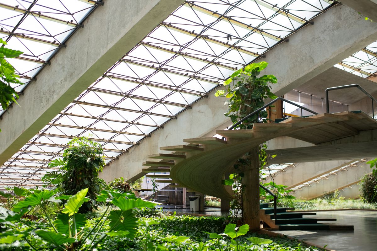 foto com cor. teatro nacional em brasília - metrópoles