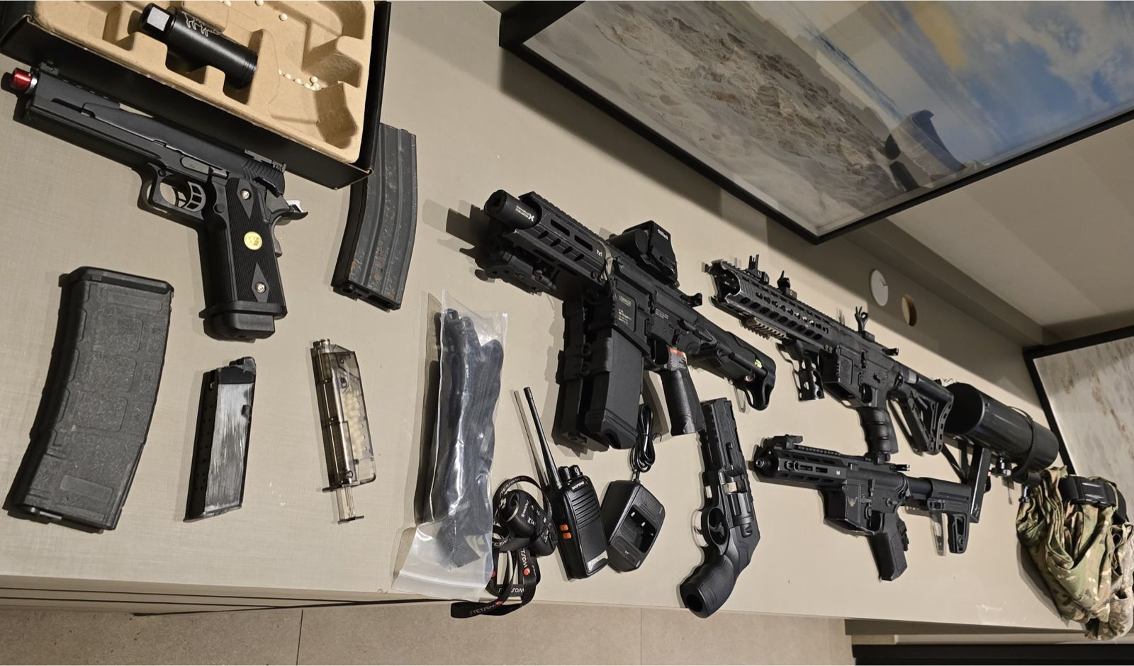 PF encontra arsenal de guerra em casa de influenciador ligado ao PCC