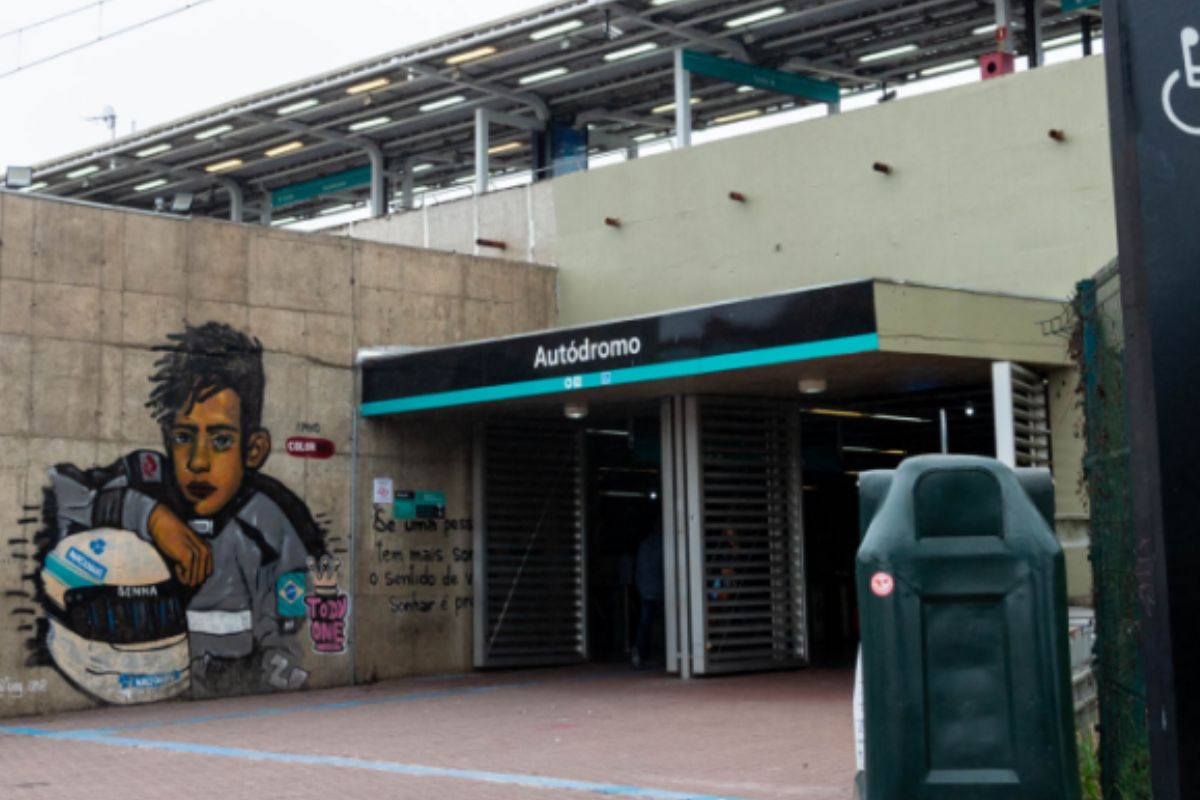 Passageiro aciona botão de emergência de trem da linha 9-Esmeralda