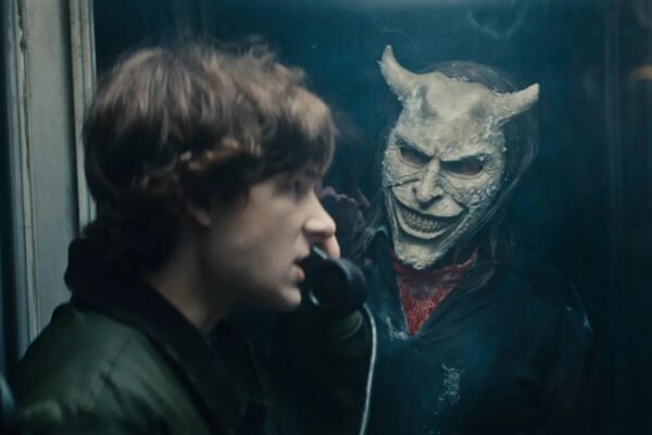 Imagem colorida do filme Telefone Preto 2
