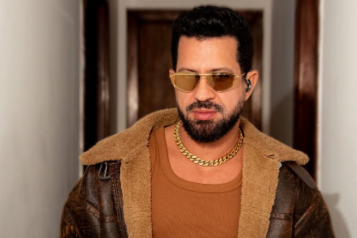 Em meio à briga com ex, Dennis DJ vai à Justiça após confusão com voo