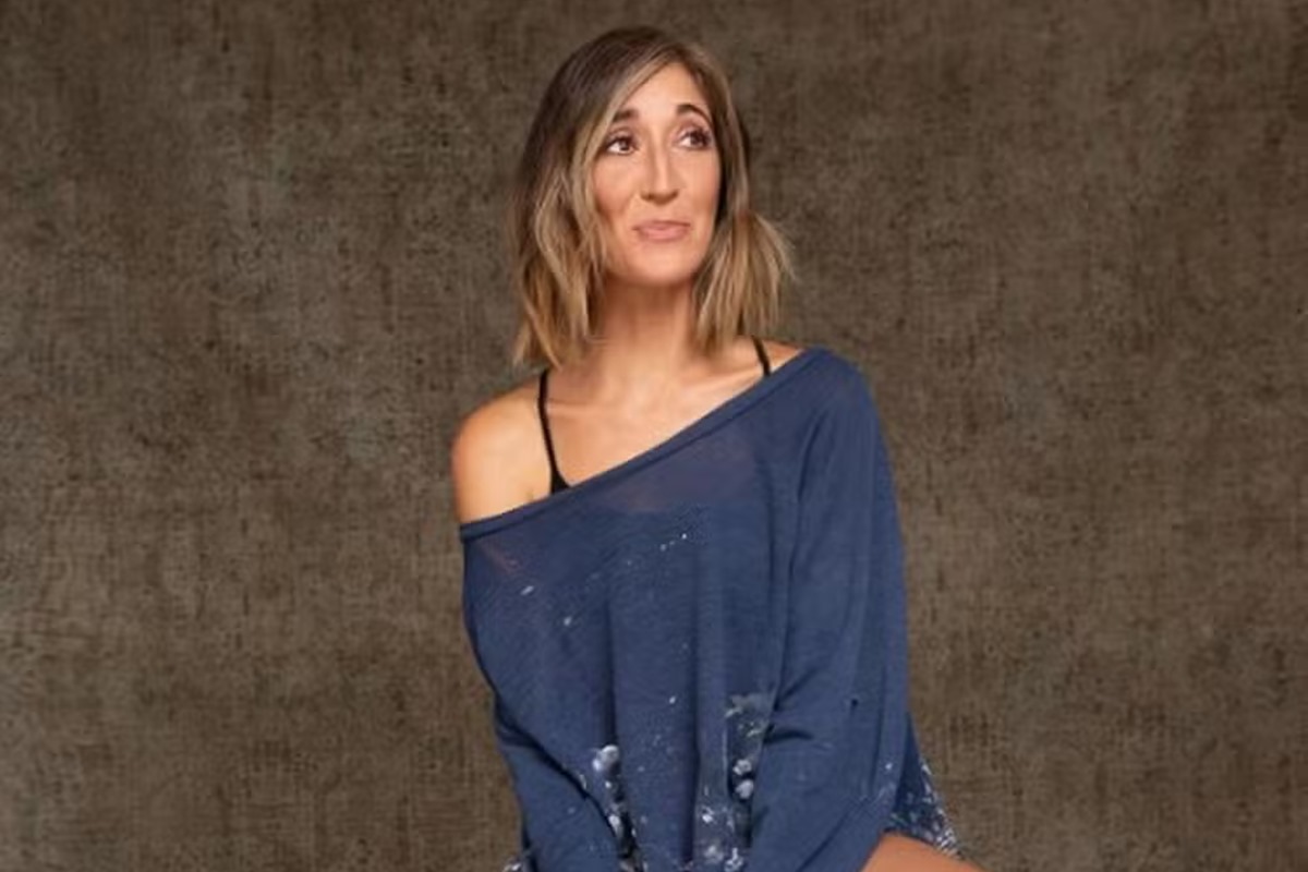 Mulher viraliza ao entrevistar ex-namorados e expor tudo em podcast