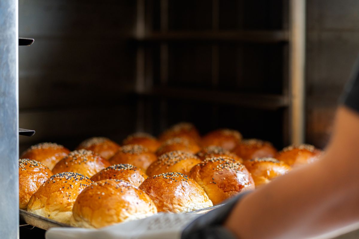 Dia Mundial do Pão: chef ensina versão artesanal que combina com tudo