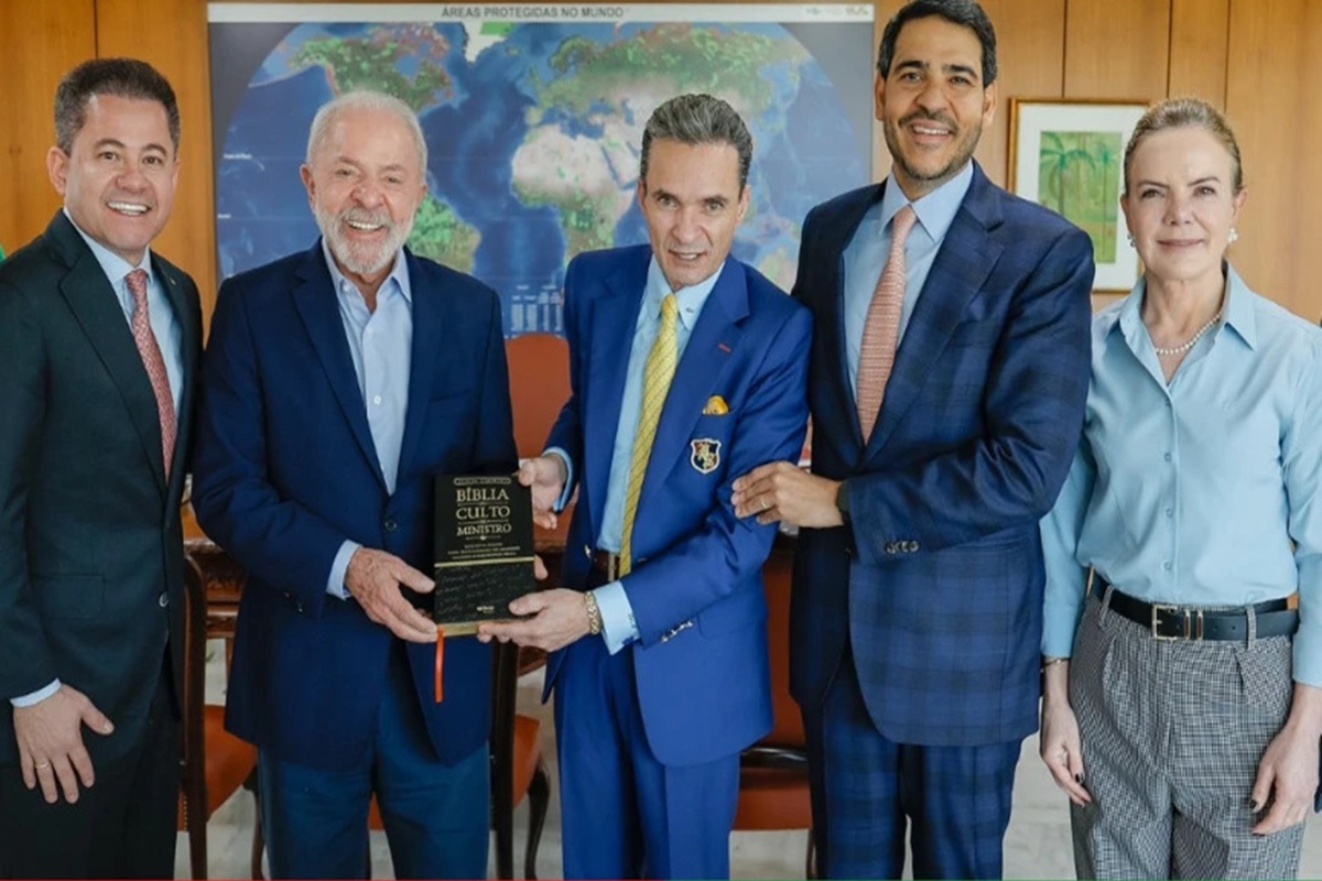 Lula diz respeitar igreja e brinca com Messias em reunião com pastores