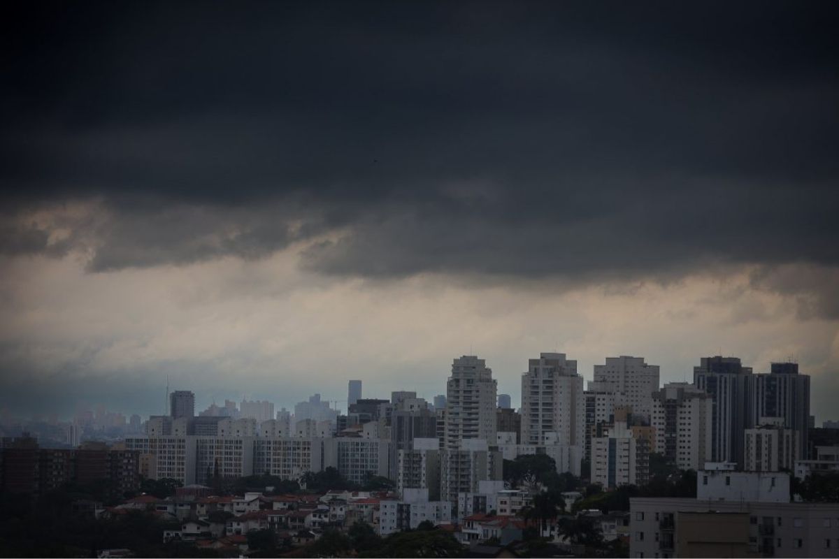 Defesa Civil alerta para tempestades e ventos fortes em SP até domingo