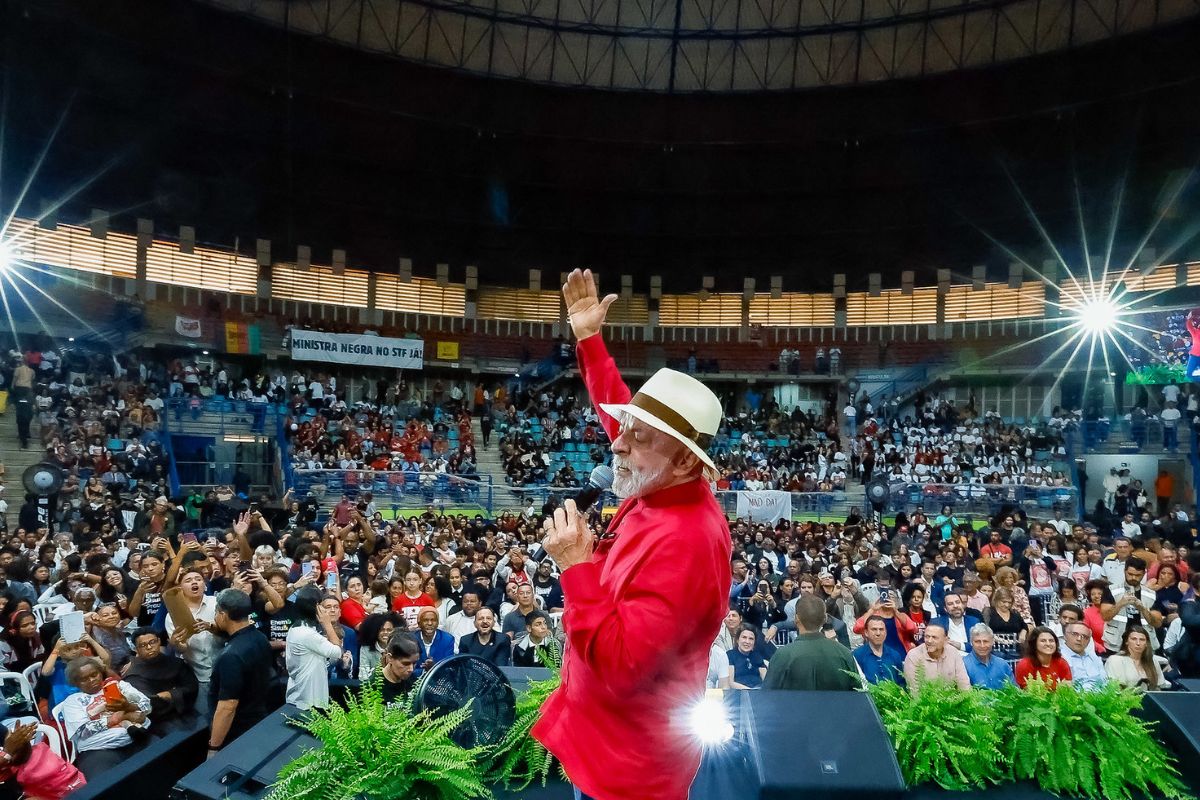 Lula defende universalizar Pé-de-Meia e avisa: “Faria Lima vai brigar”