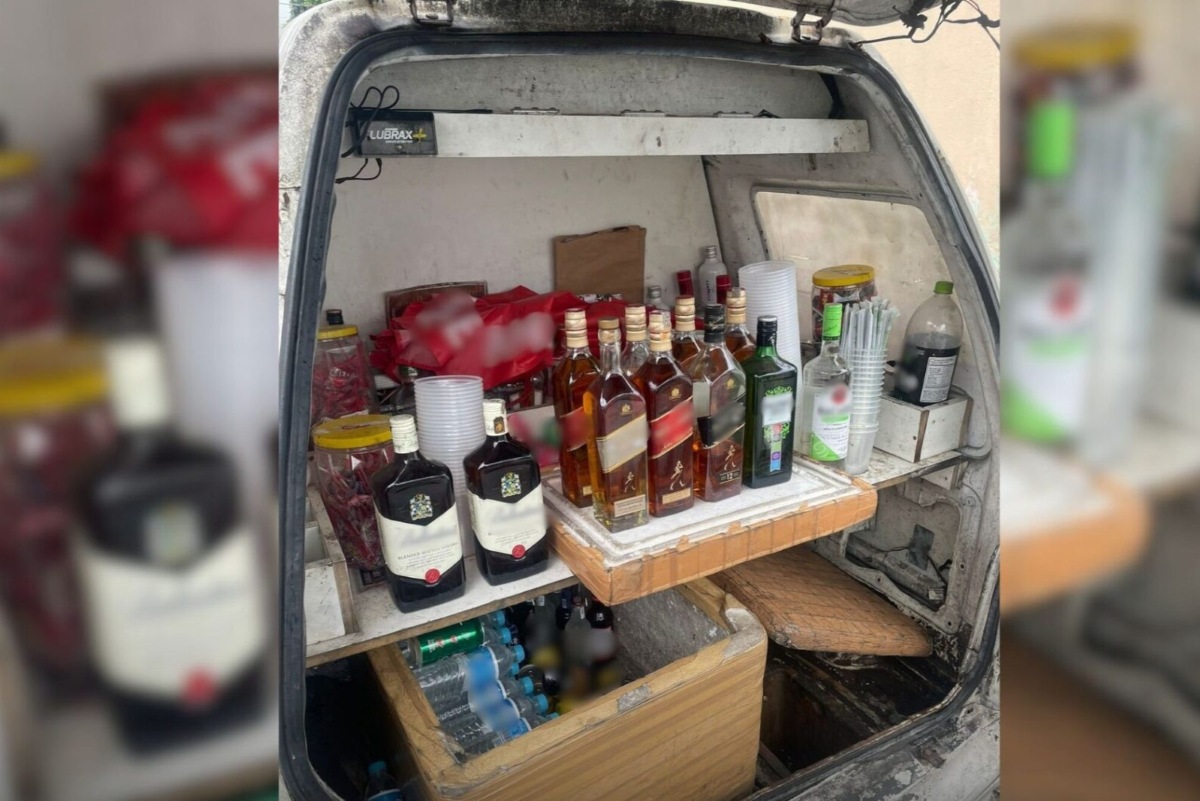 PM apreende bebida falsificada usada para fazer drinks em Santos