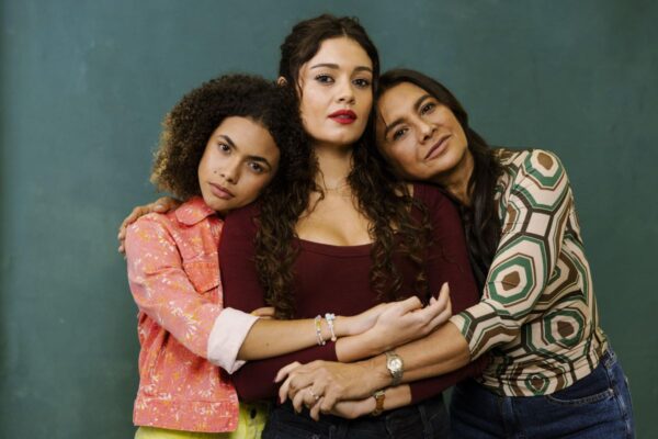 Lígia (Dira Paes), Gerluce (Sophie Charlotte), e Joélly (Alana Cabral)