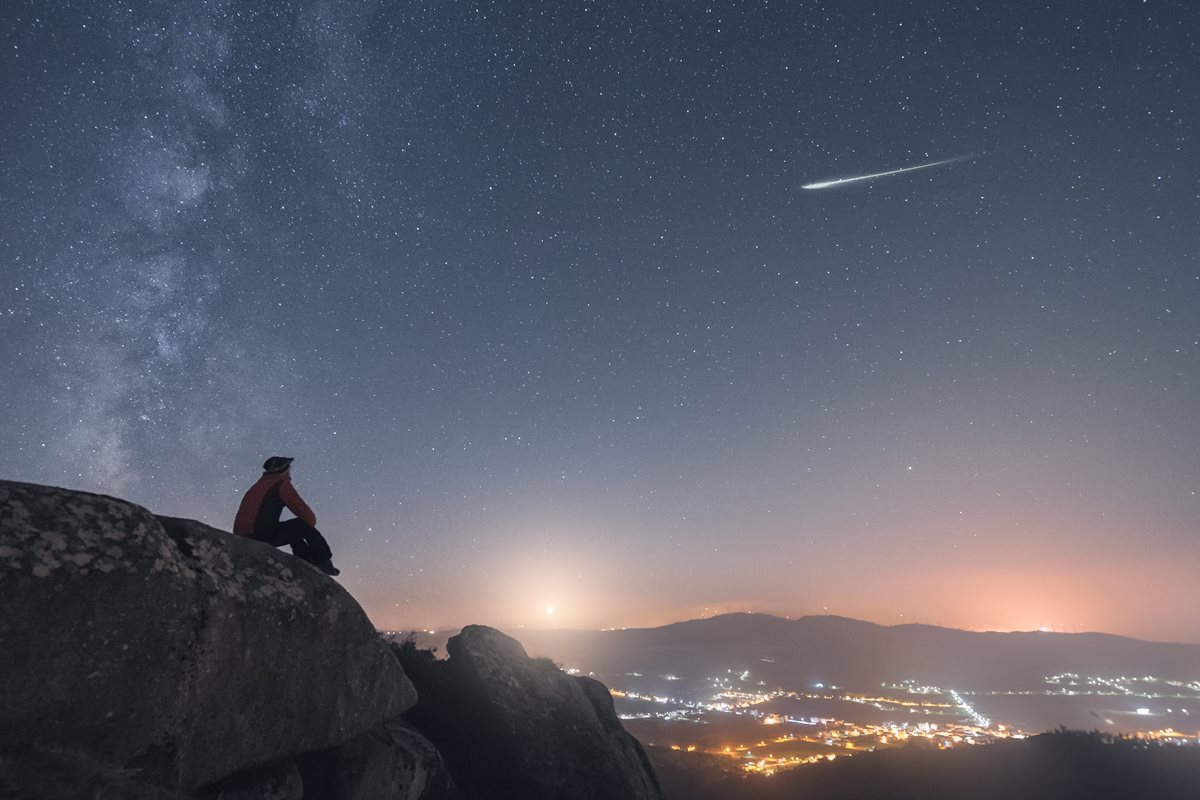 Chuva de meteoros Oriônidas iluminará o céu desta terça-feira (21/10)
