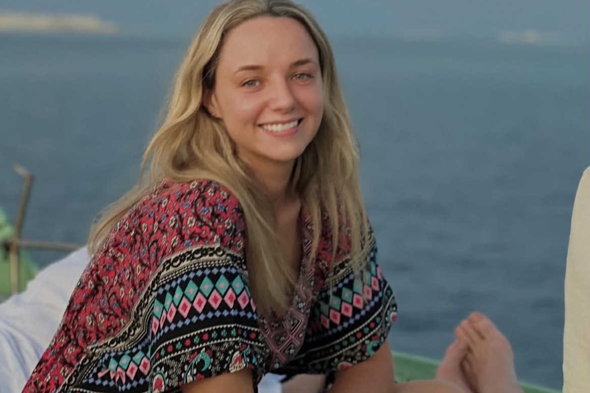 Influencer morre, aos 29 anos, após complicação rara de parto em casa