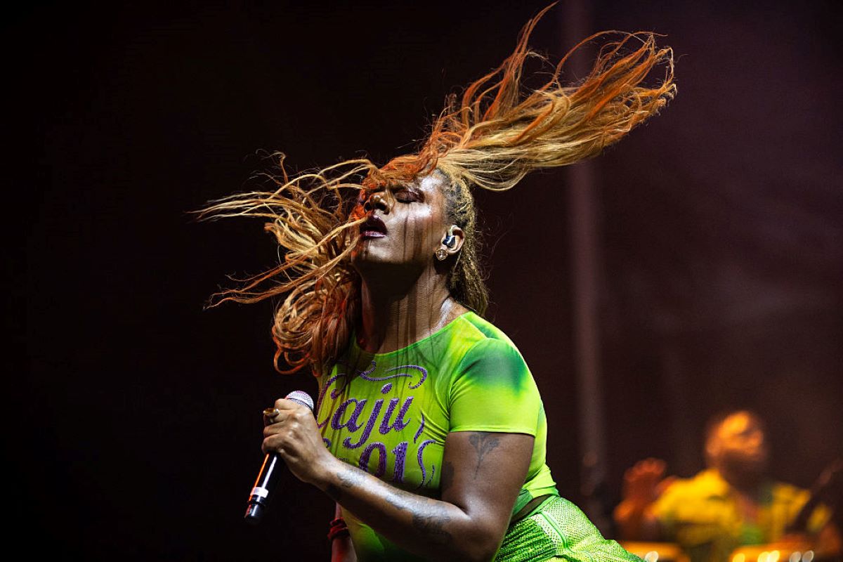 Liniker em Brasília: Show ÉPICO no Festival Estilo Brasil Promete Explosão de Emoções!