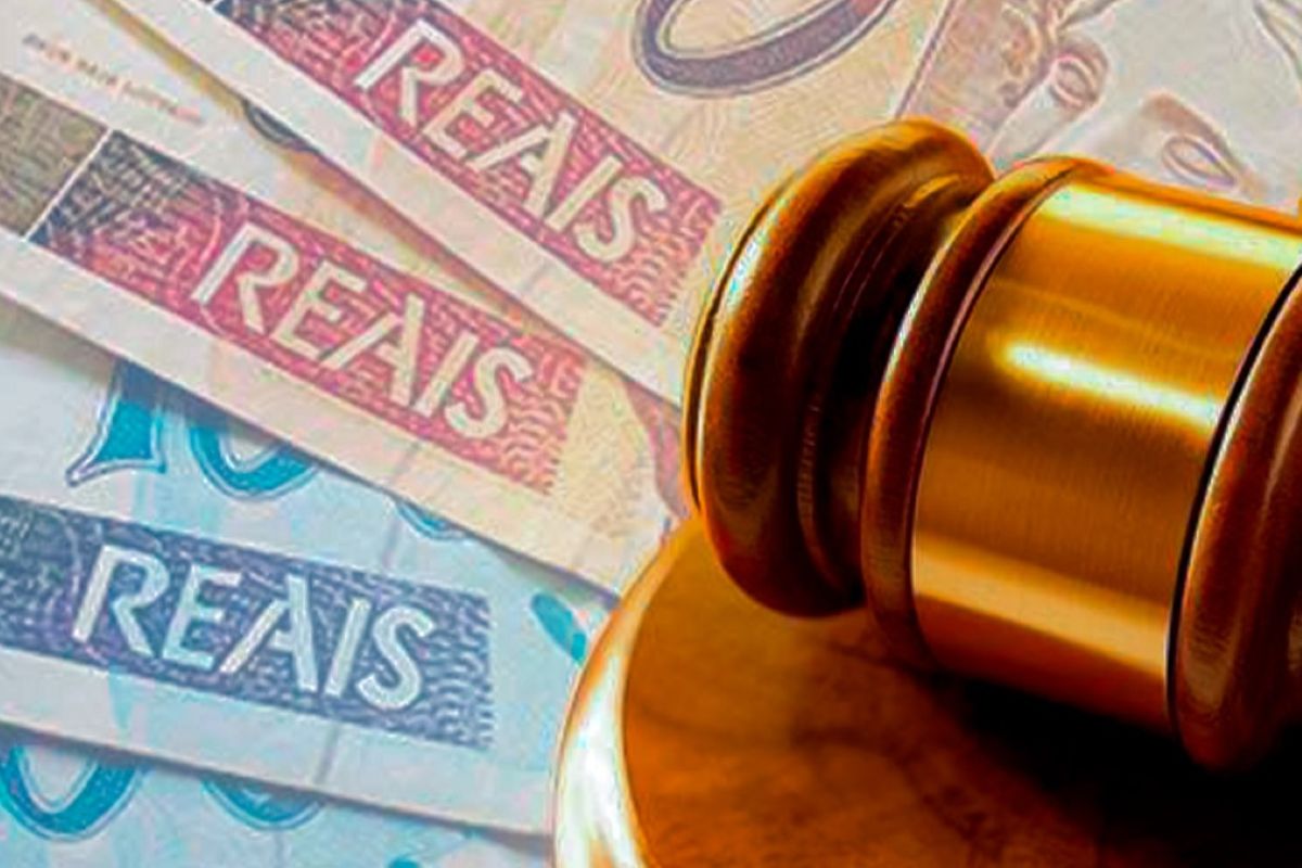 Garçonete 'Curupira' Vence Ação Contra Hotel Após Demissão por Cor do Cabelo: Justiça Restabelecida!