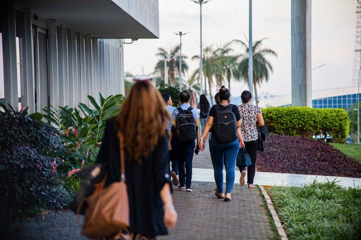 Dia do Servidor Público: saiba o que abre e fecha no DF na segunda