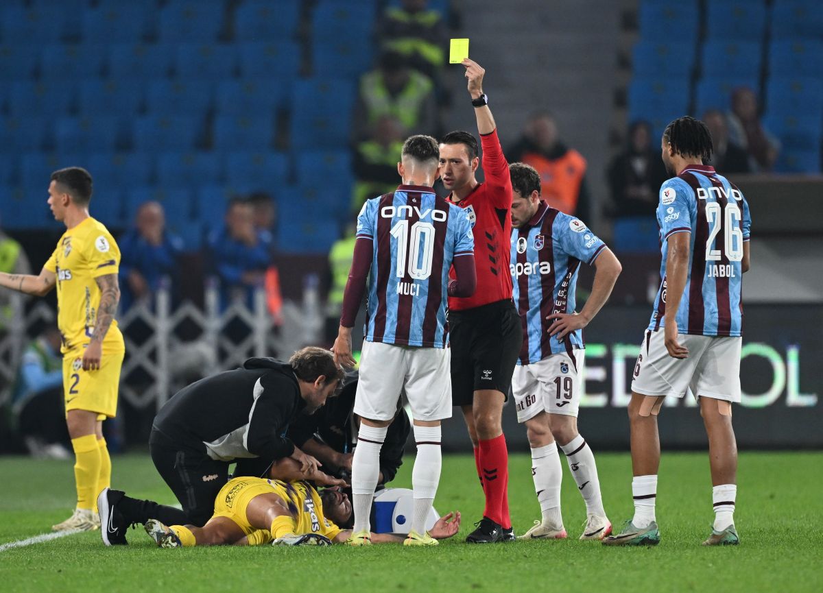 Escândalo no Futebol Turco: Árbitros Envolvidos em Apostas Choca o País!