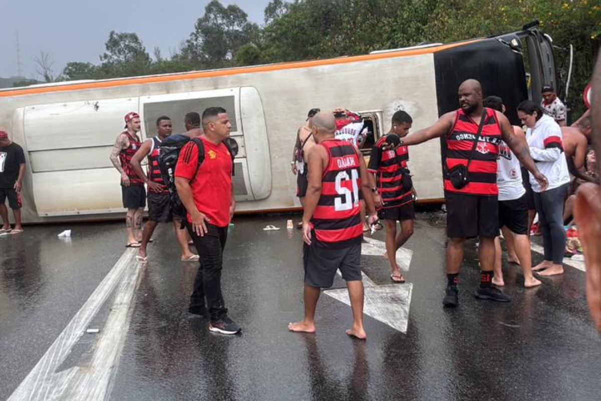 Flamengo: dois passam por cirurgia após acidente de ônibus na Dutra