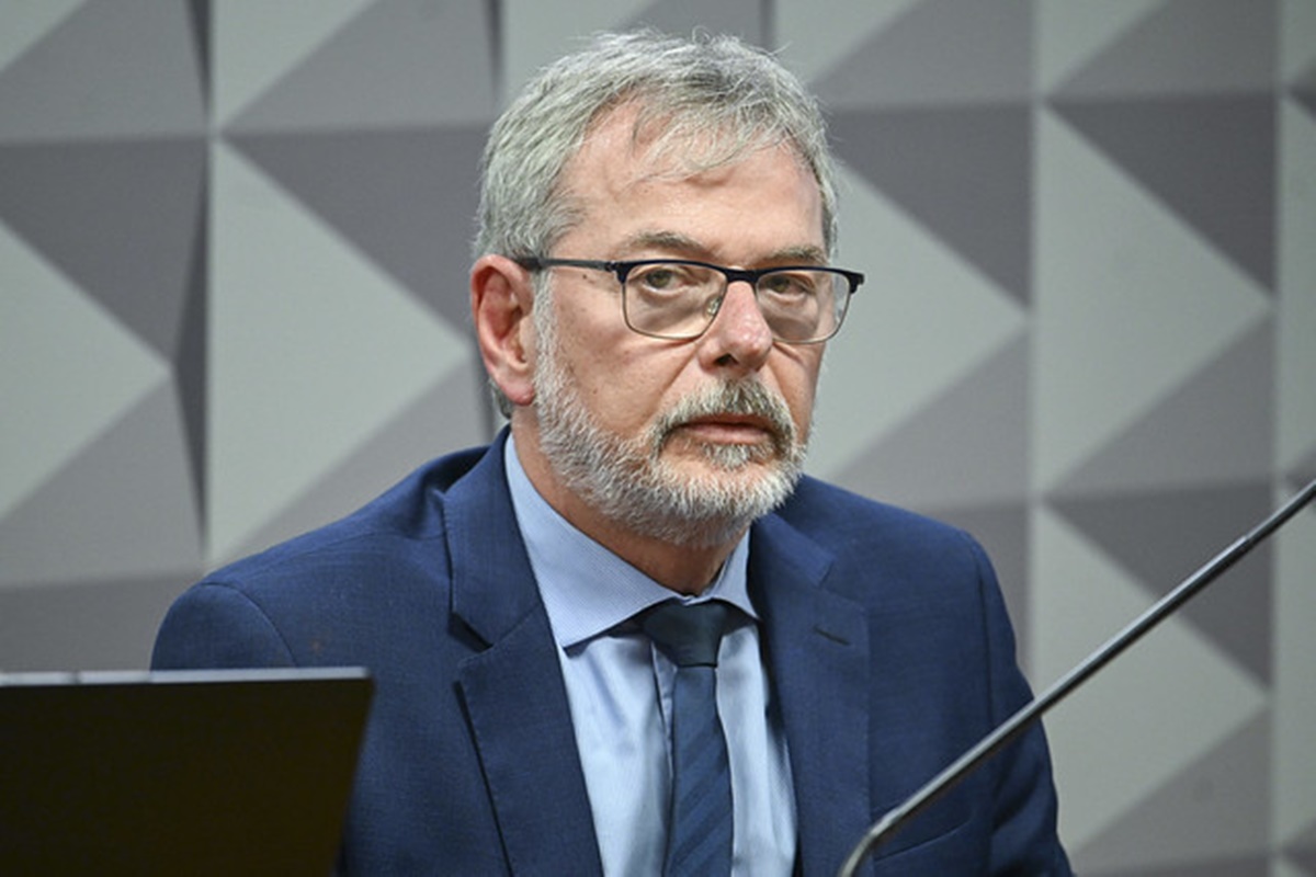 Ex-diretor do INSS diz na CPMI que abriu empresa para atender “Careca”