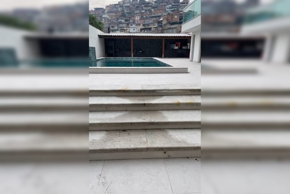 Polícia estoura “Oásis do CV” com direito a piscina no topo do Complexo do Alemão