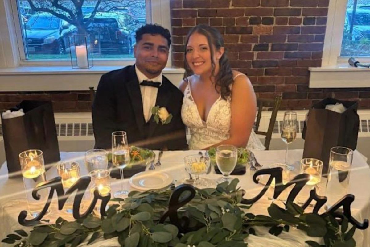 Casal que não conseguiu levar os cachorros para o casamento