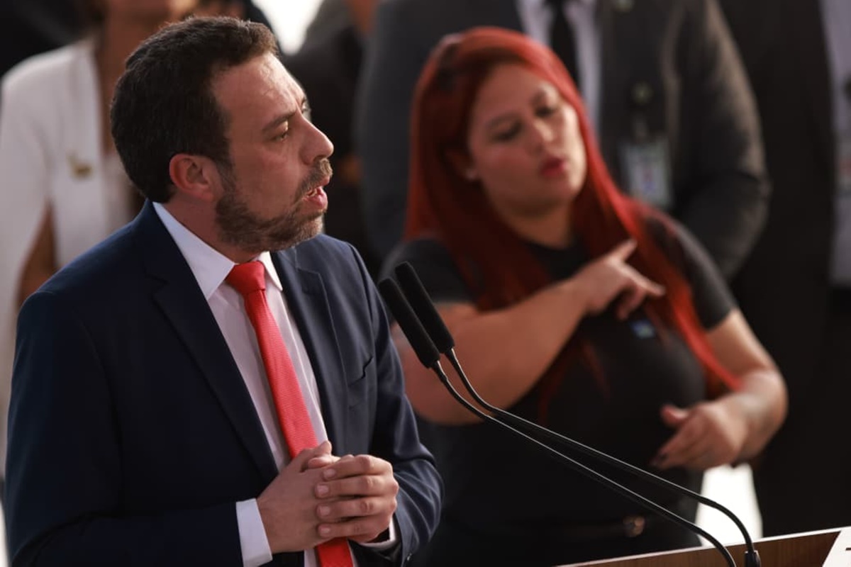 Boulos acusa governadores de direita de atiçarem intervenção armada