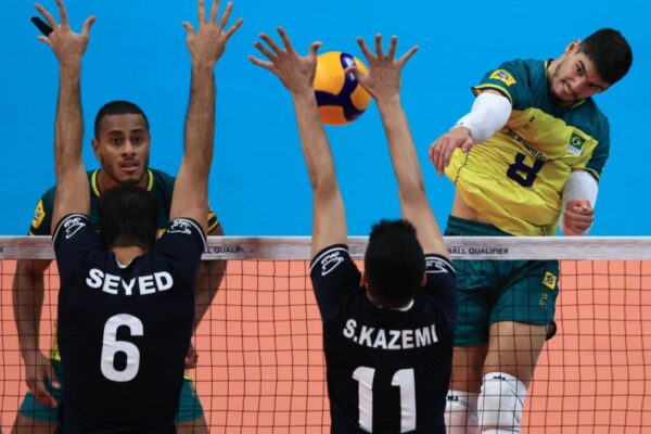 Atleta iraniano de vôlei tem morte cerebral após acidente em piscina 1 Saber Kazemi