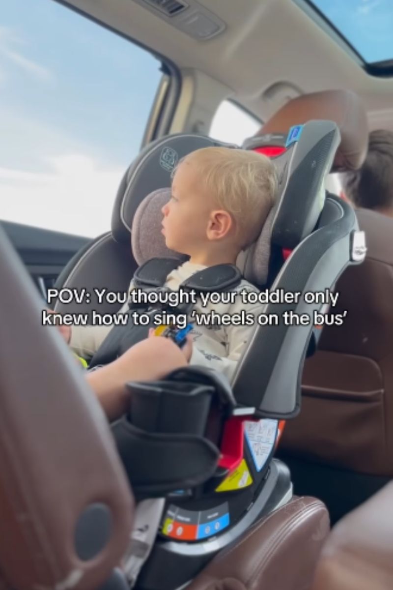 Foto colorida de um bebê - Metrópoles